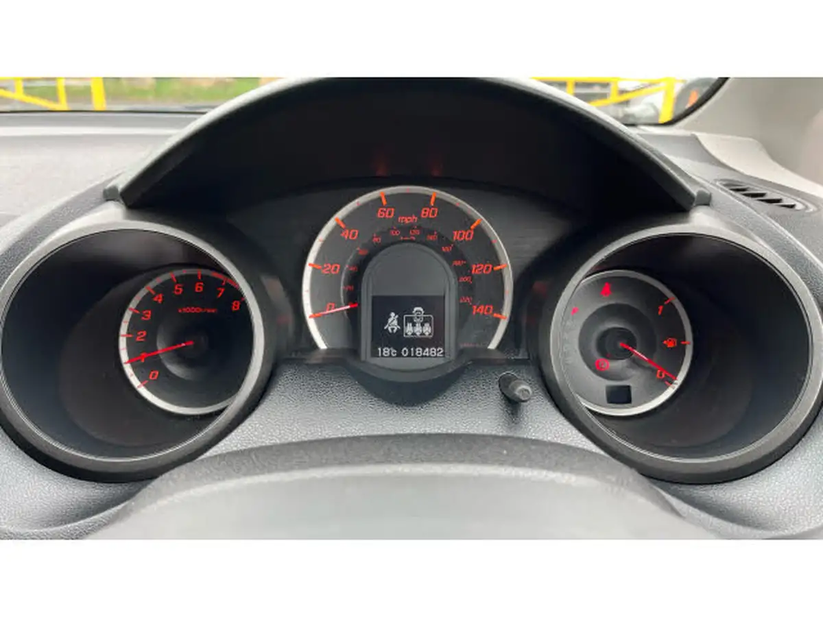 2013-honda-jazz-14-es-plus-cvt-big-10