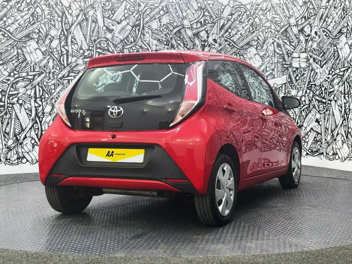 2018-toyota-aygo-10-vvt-i-x-play-71bhp-5d-big-9