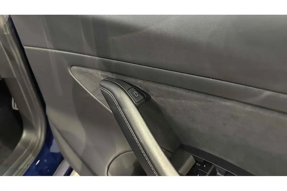 2020-tesla-model-3-e-performance-big-37