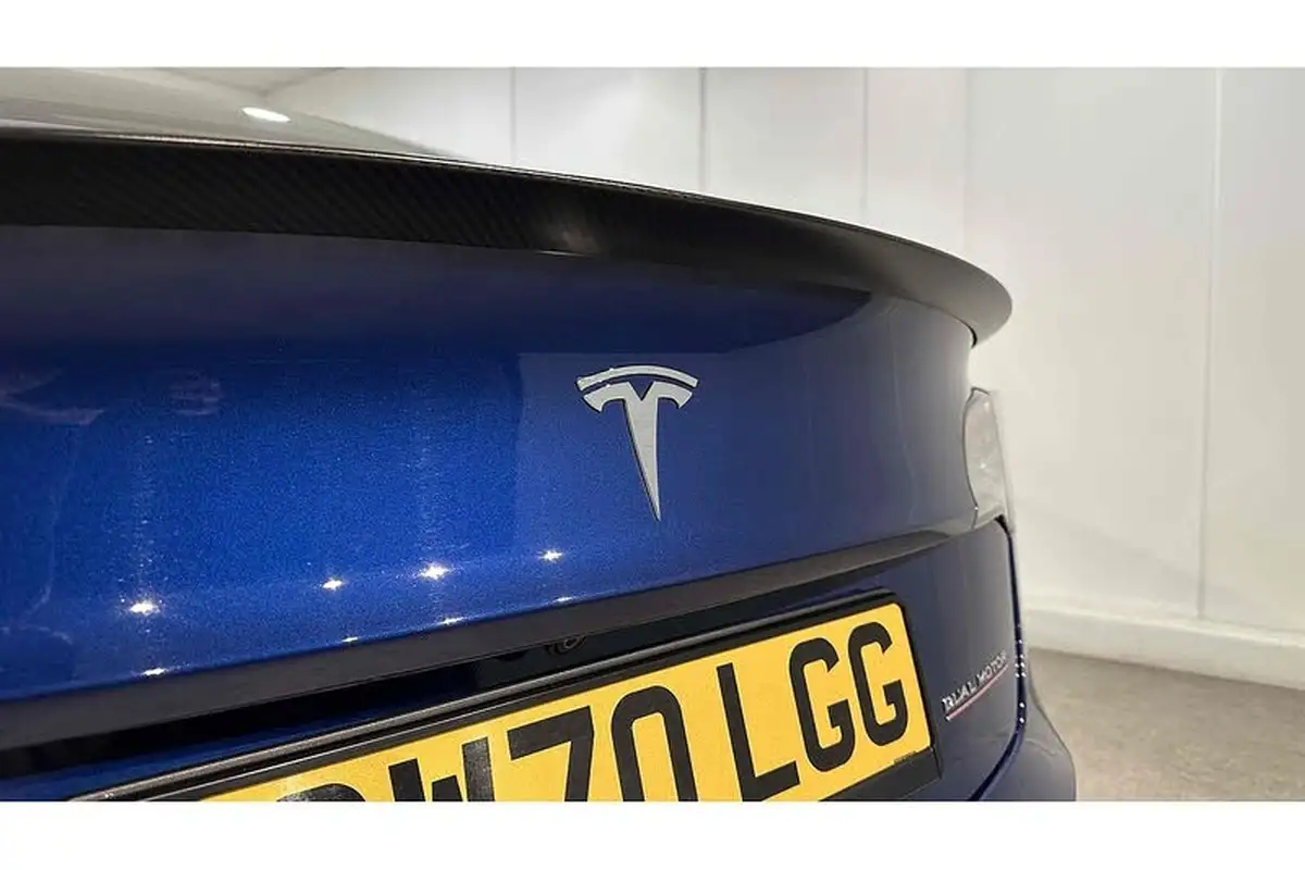 2020-tesla-model-3-e-performance-big-13