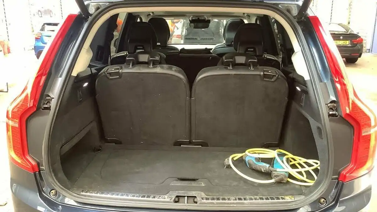 2019-volvo-xc90-20-t8-inscription-384bhp-ss-big-17