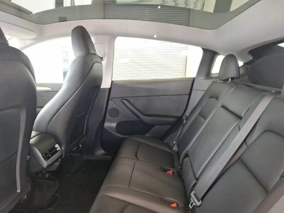 2023-tesla-model-y-e-performance-big-5