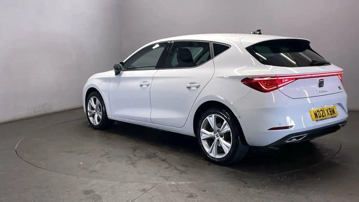 2021-seat-leon-14-e-hybrid-fr-hatchback-big-5