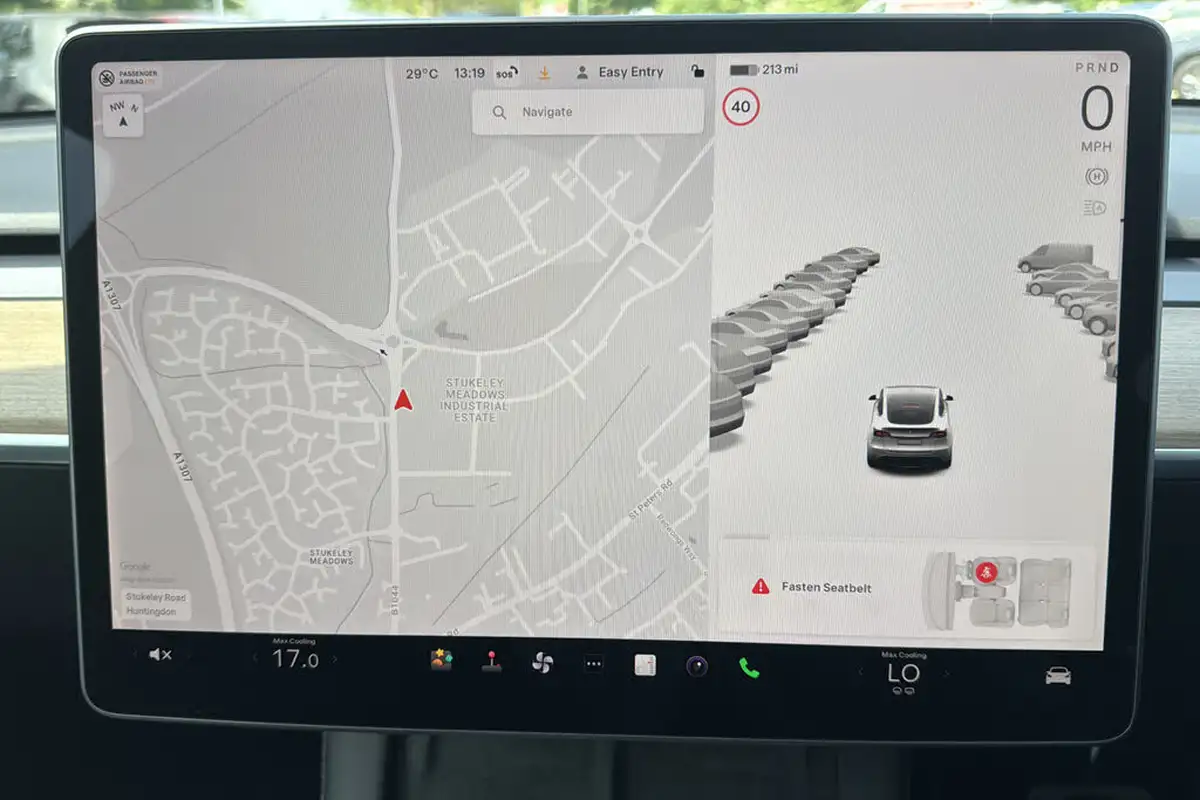 2022-tesla-model-y-e-long-range-big-13
