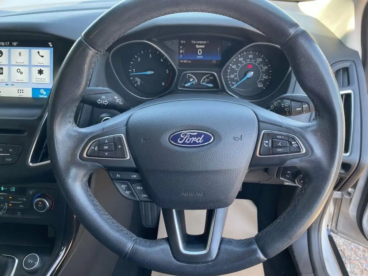 2017-ford-focus-15tdci-titanium-hatchback-big-14