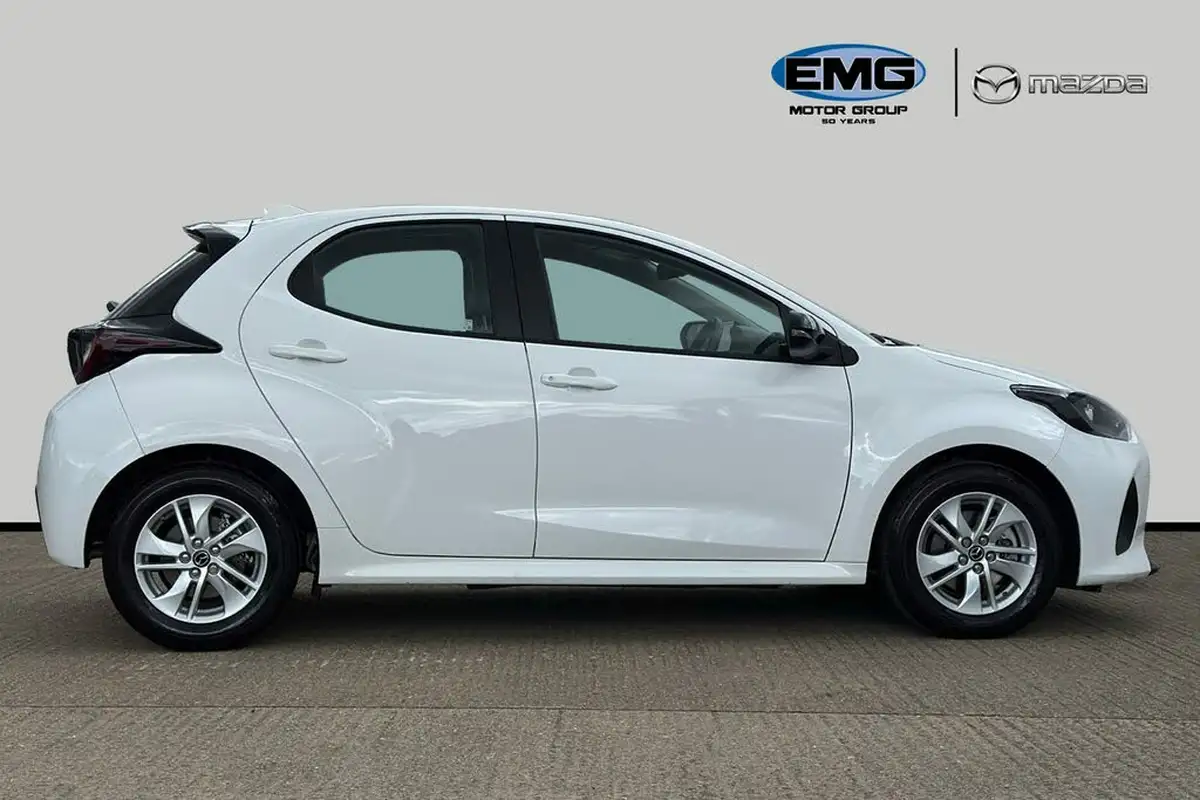 2024-mazda-mazda2-15-centre-line-big-2
