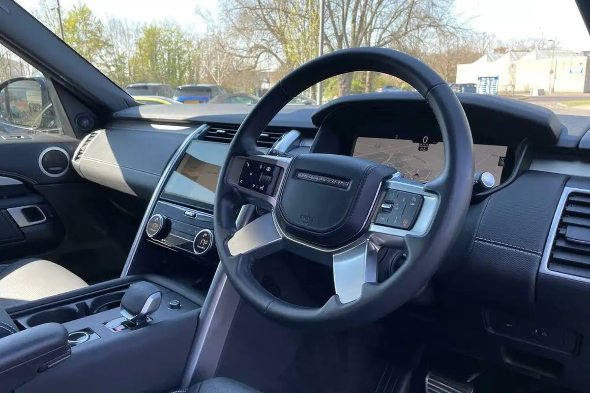 2024-land-rover-discovery-30-d350-dynamic-hse-big-31