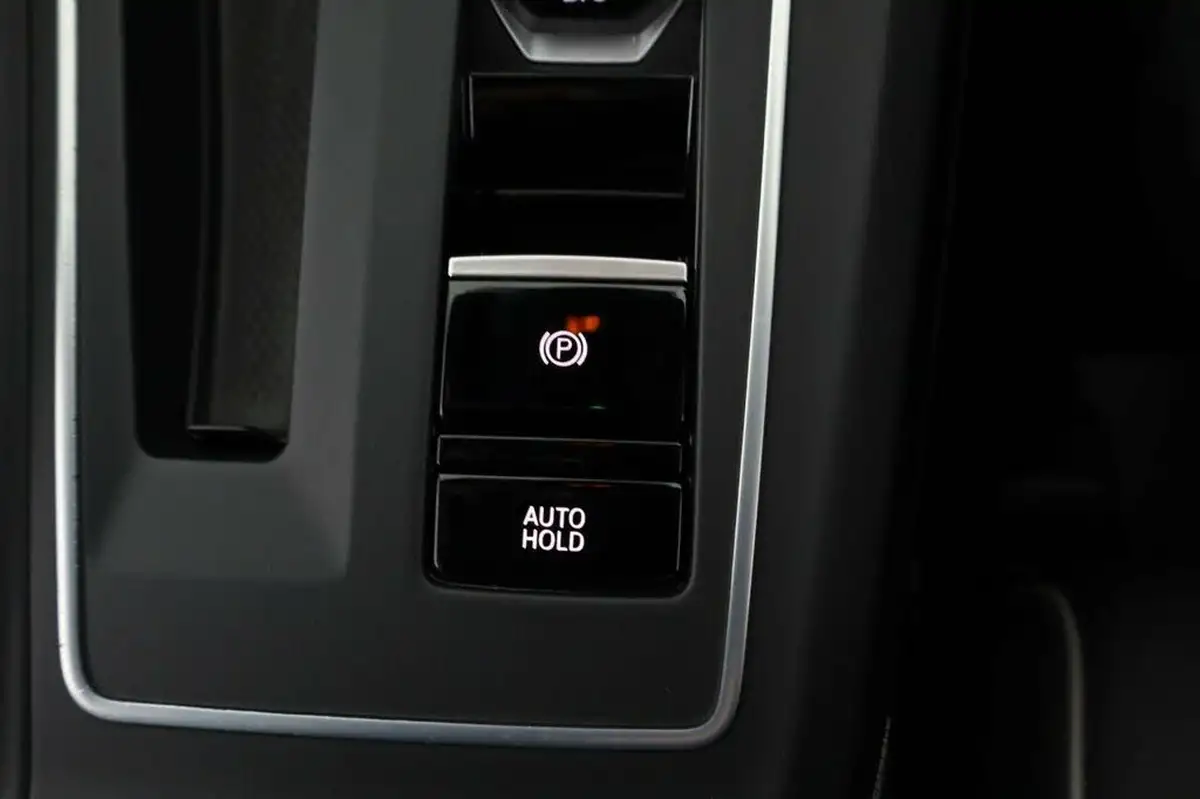 2022-volkswagen-golf-15-etsi-r-line-150ps-hatchback-big-22