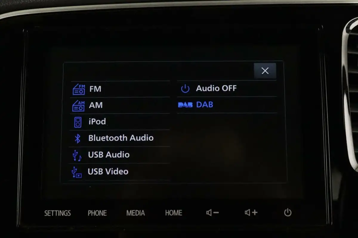 2019-mitsubishi-outlander-24-dynamic-phev-big-23