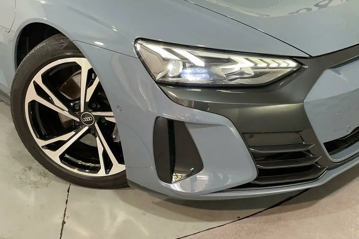2022-audi-e-tron-gt-e-big-5