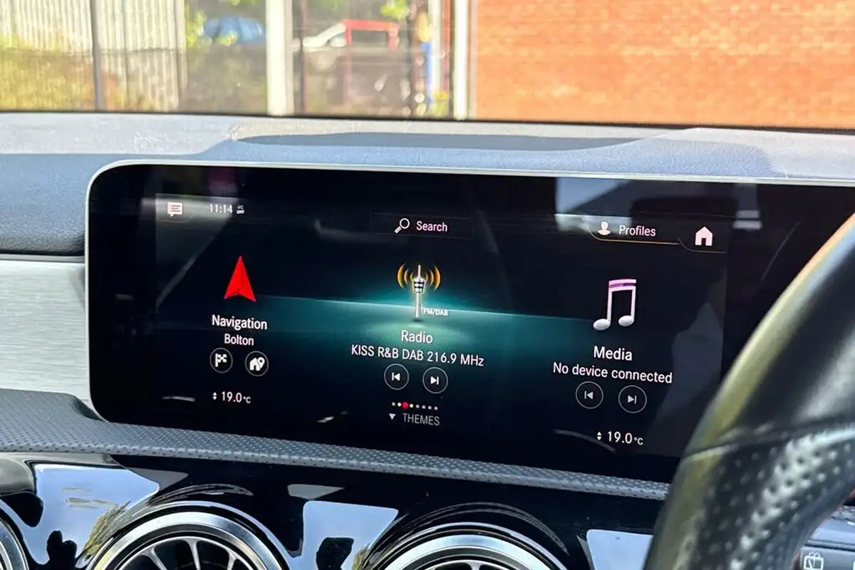 2018-mercedes-benz-a-class-13-a200-amg-line-premiumss-hatchback-5d-7g-dct-big-45