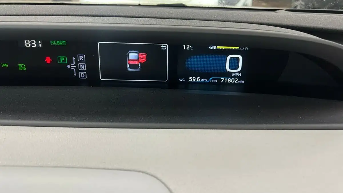 2018-toyota-prius-18-vvt-i-business-edition-trk-big-5