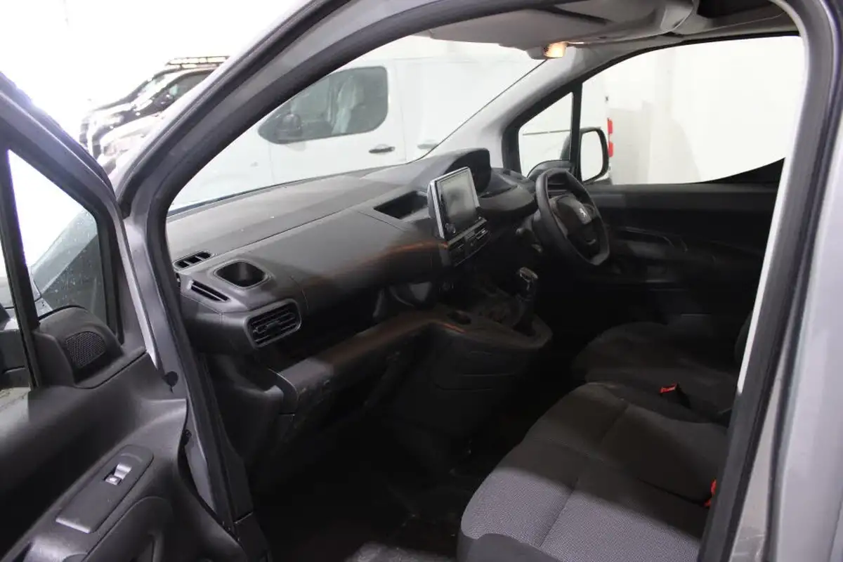 2021-peugeot-partner-15-bluehdi-1000-professional-100ps-eu6dt-panel-big-14