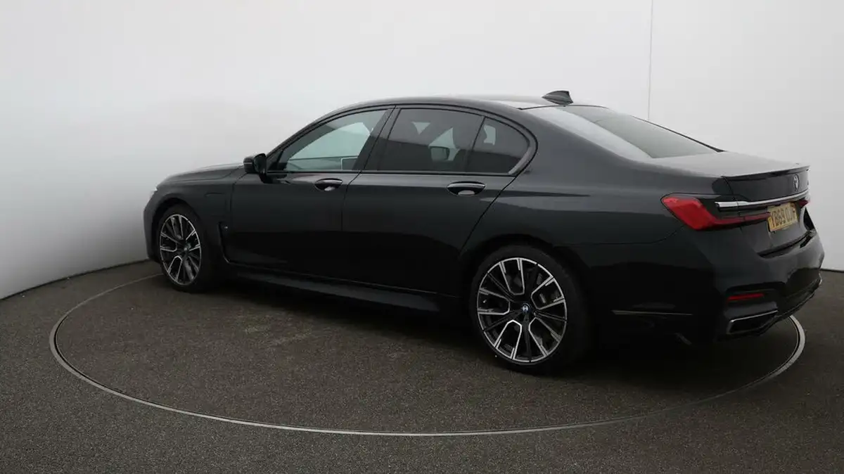 2019-bmw-7-series-30-745e-m-sport-big-62