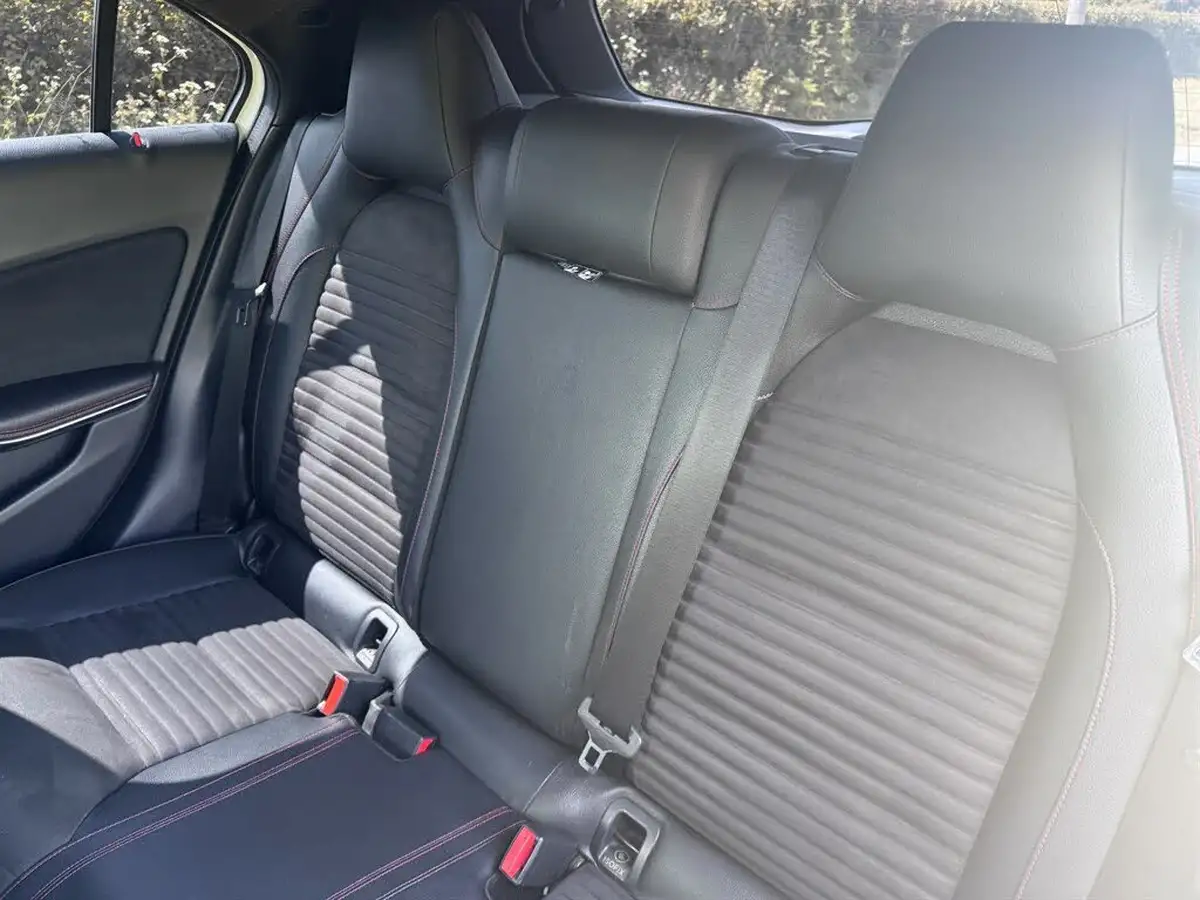 2016-mercedes-benz-a-class-16-a200-amg-line-premiumss-7g-dct-big-13