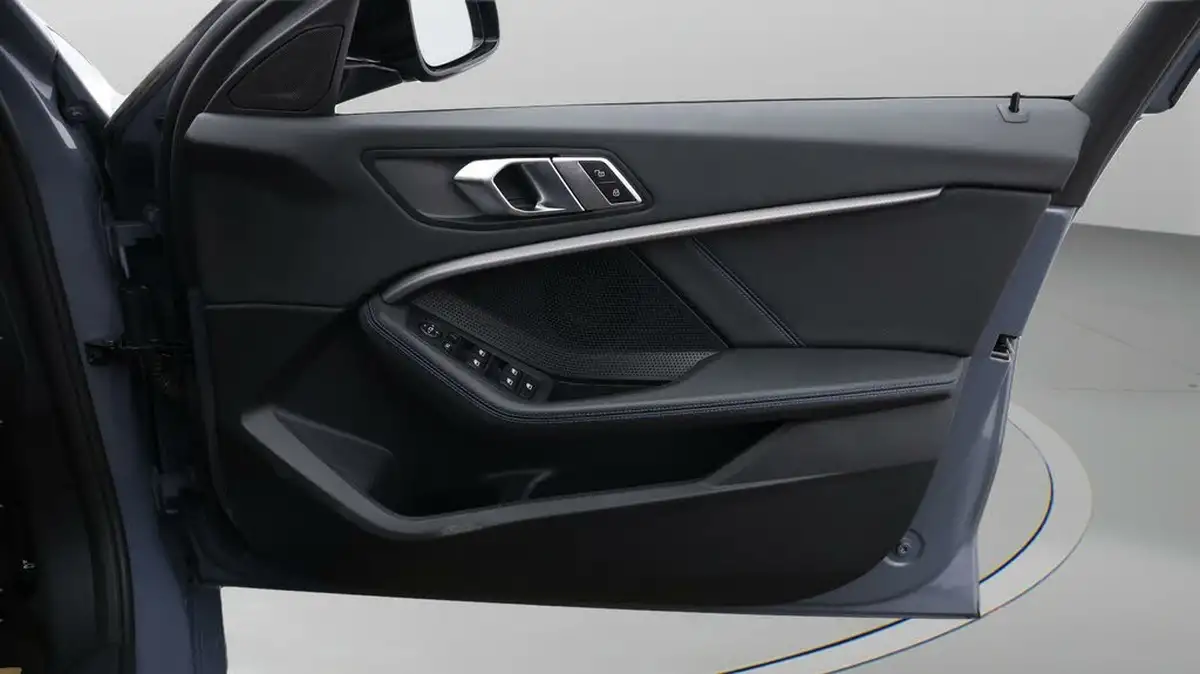2022-bmw-1-series-20-m135i-xdrive-big-14