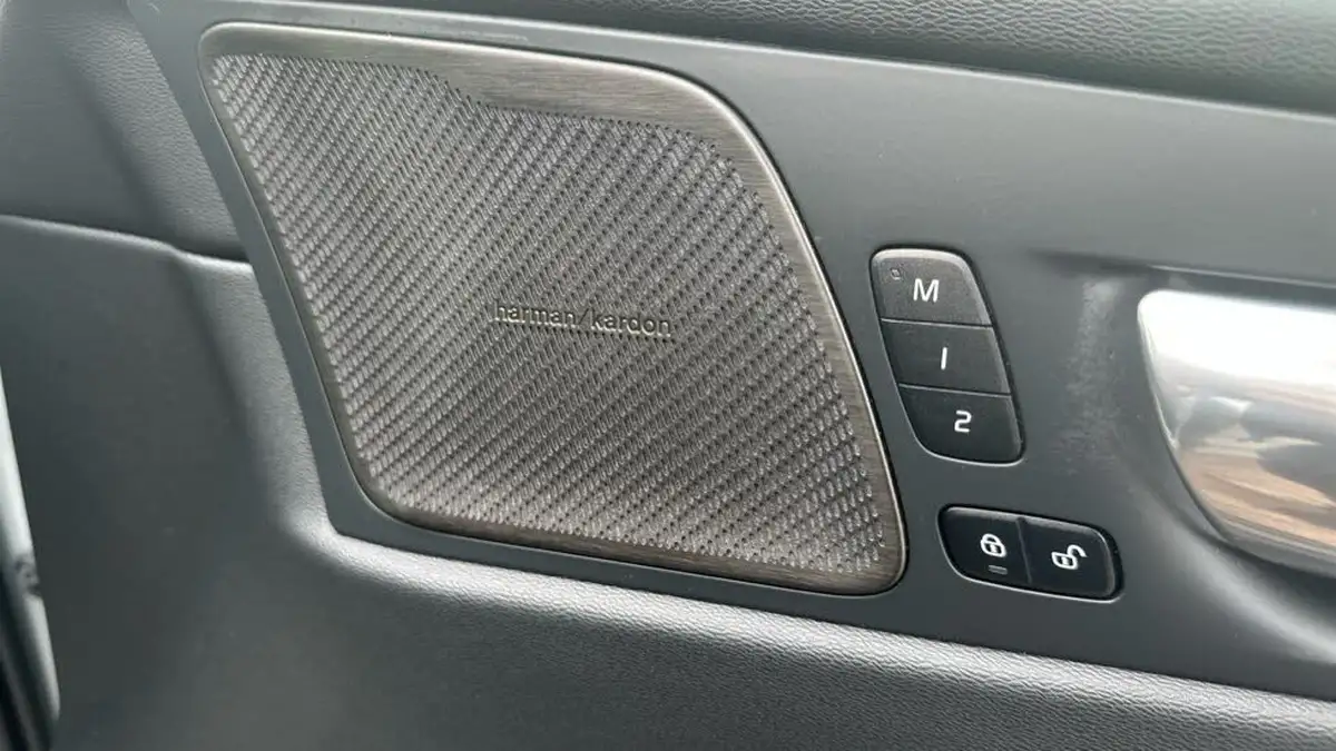 2023-volvo-xc60-20td-b4-plus-dark-big-36