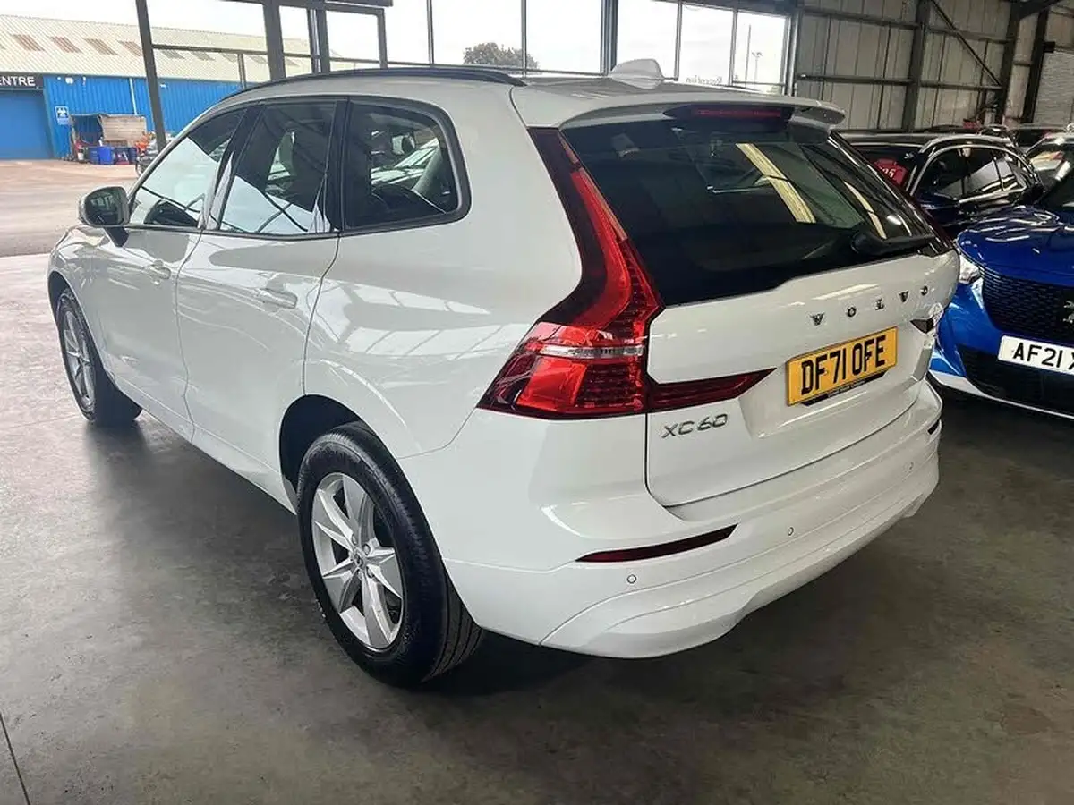 2021-volvo-xc60-20-b5-momentum-big-4