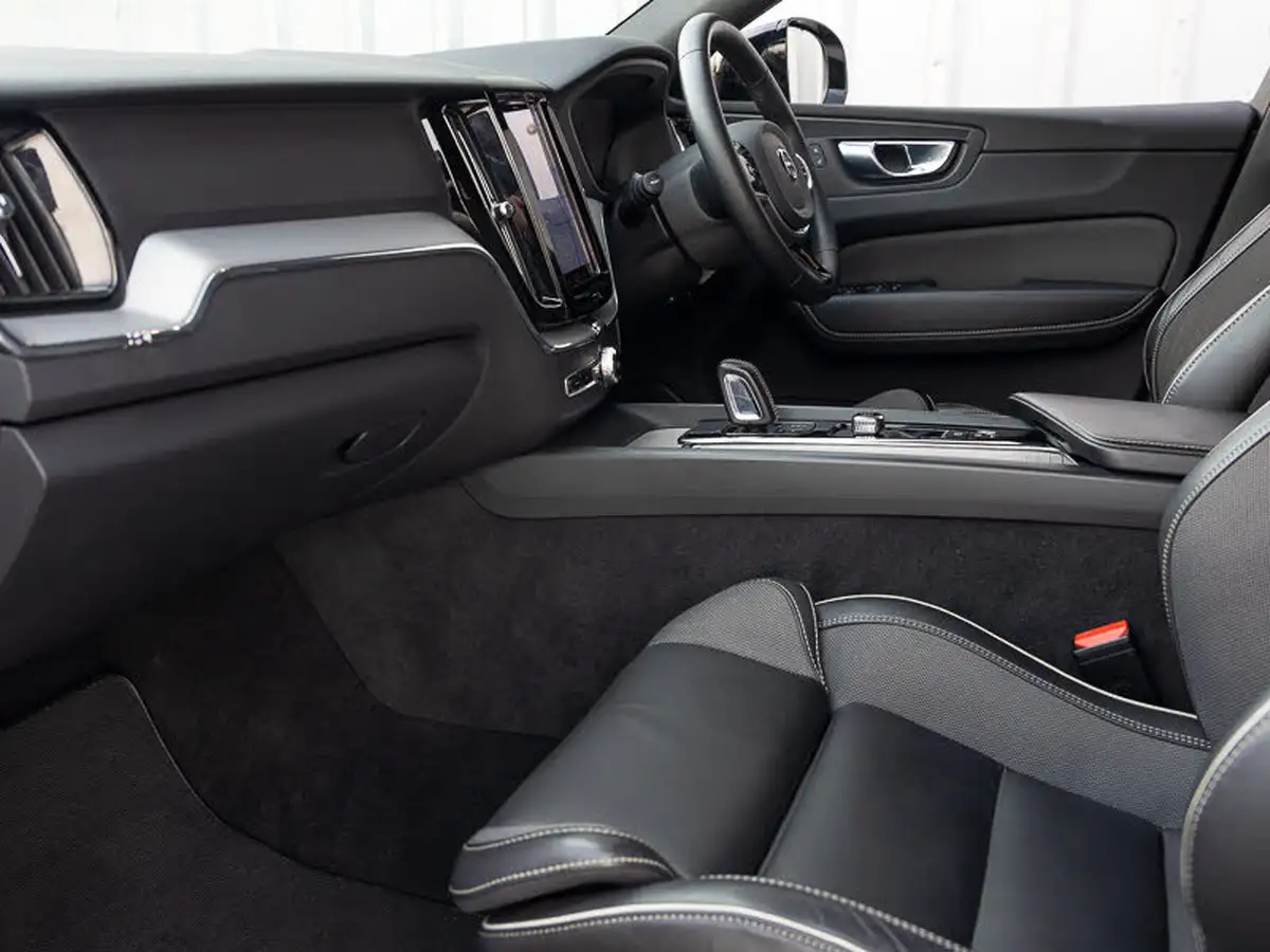 2021-volvo-xc60-20td-b4-r-design-awd-big-4