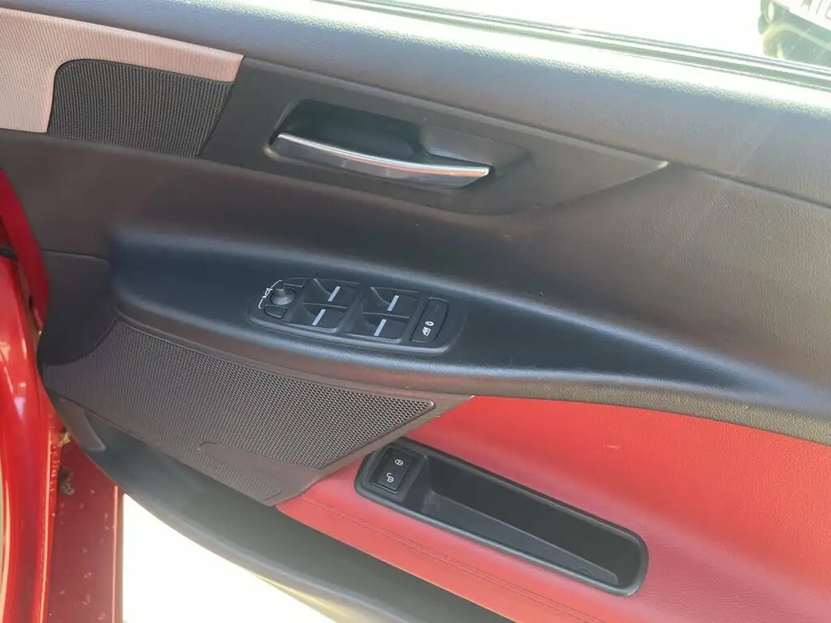 2015-jaguar-xe-20-r-sport-200ps-big-16