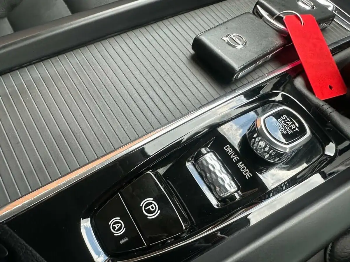 2018-volvo-xc60-20td-d4-momentum-4x4-big-35