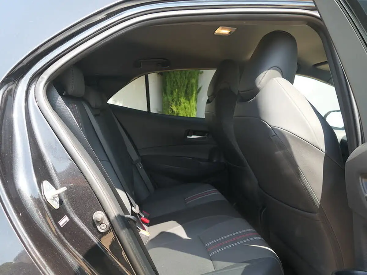 2023-toyota-corolla-18-vvt-i-gr-sport-138bhp-hatchback-big-21
