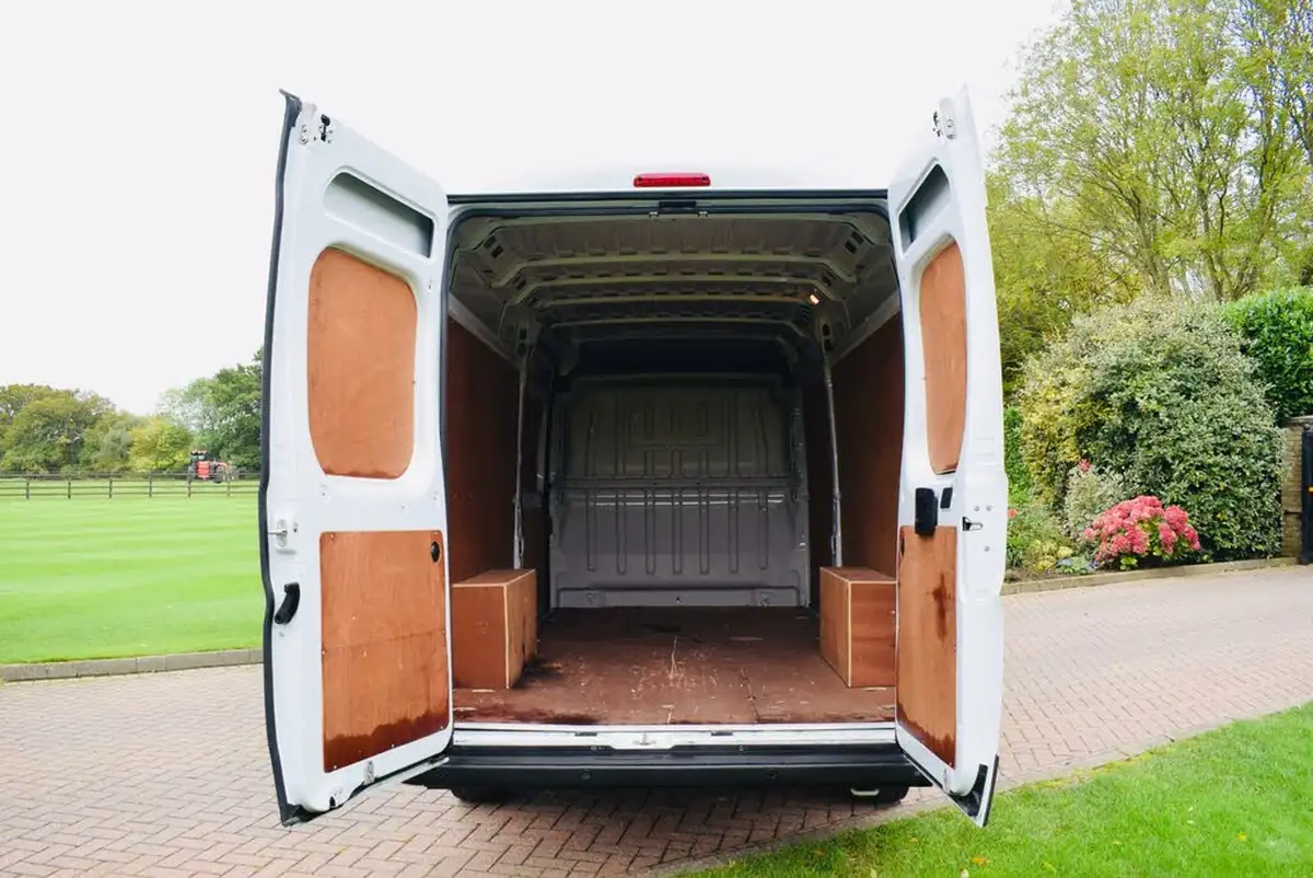 2022-peugeot-boxer-22-bluehdi-professional-435-l4-h2-big-7