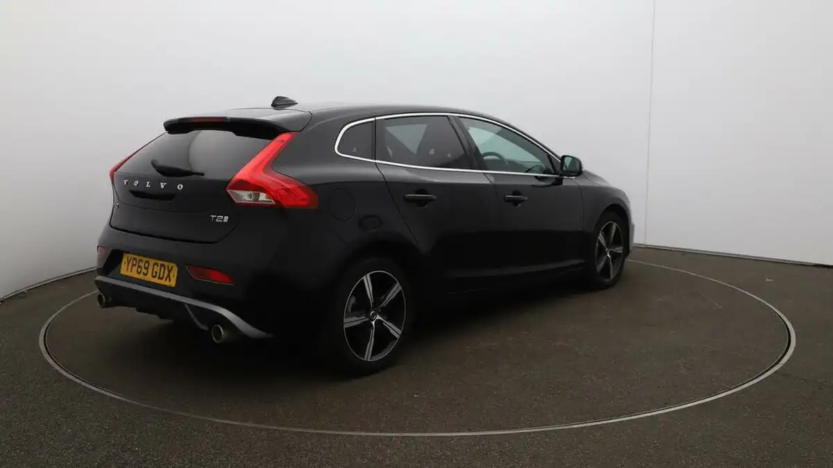2019-volvo-v40-20-t2-r-design-edition-big-53