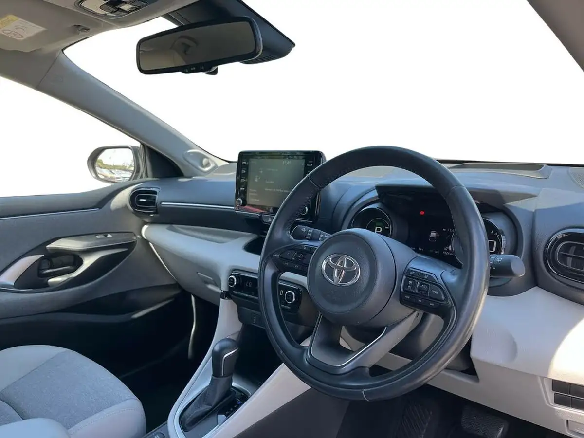 2021-toyota-yaris-15-vvt-i-excel-big-5