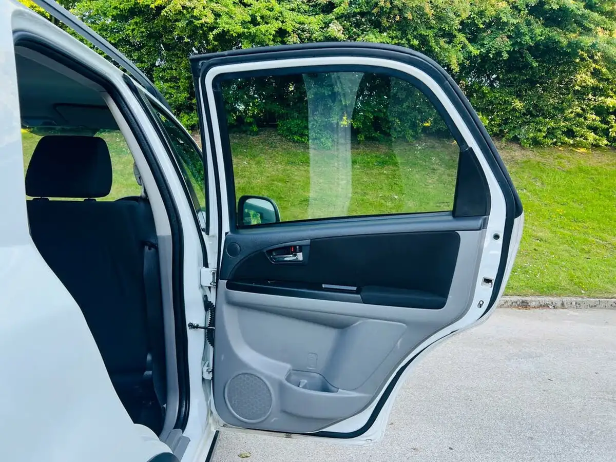 2011-suzuki-sx4-16-sz5-big-31
