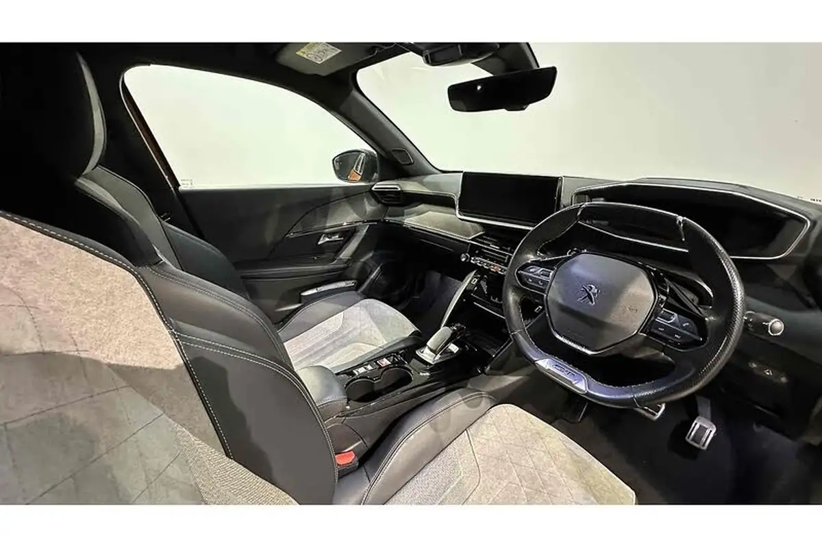 2021-peugeot-2008-suv-e-gt-premium-big-26