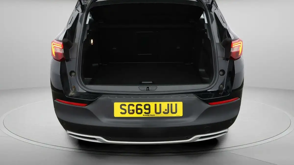 2019-vauxhall-grandland-x-15td-sport-nav-big-16
