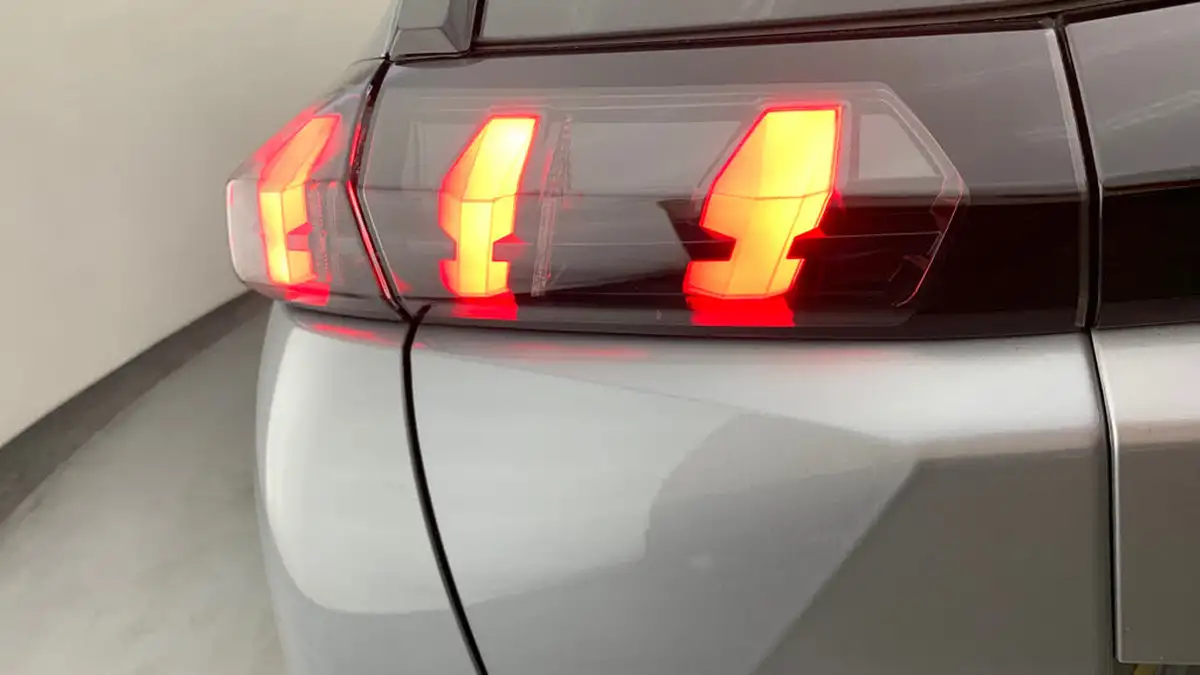 2022-peugeot-2008-suv-12-puretech-gt-eat8-big-40