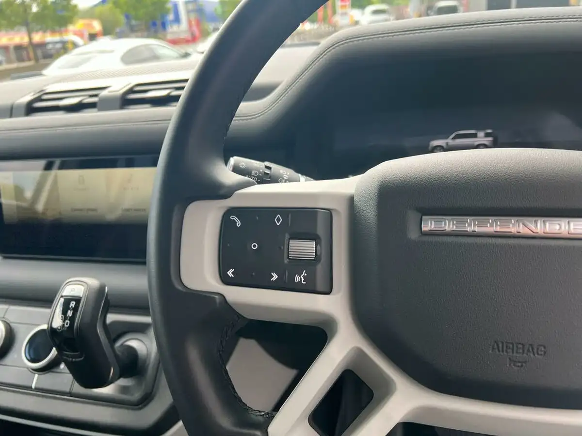 2024-land-rover-110-defender-30-d250-xs-edition-big-21