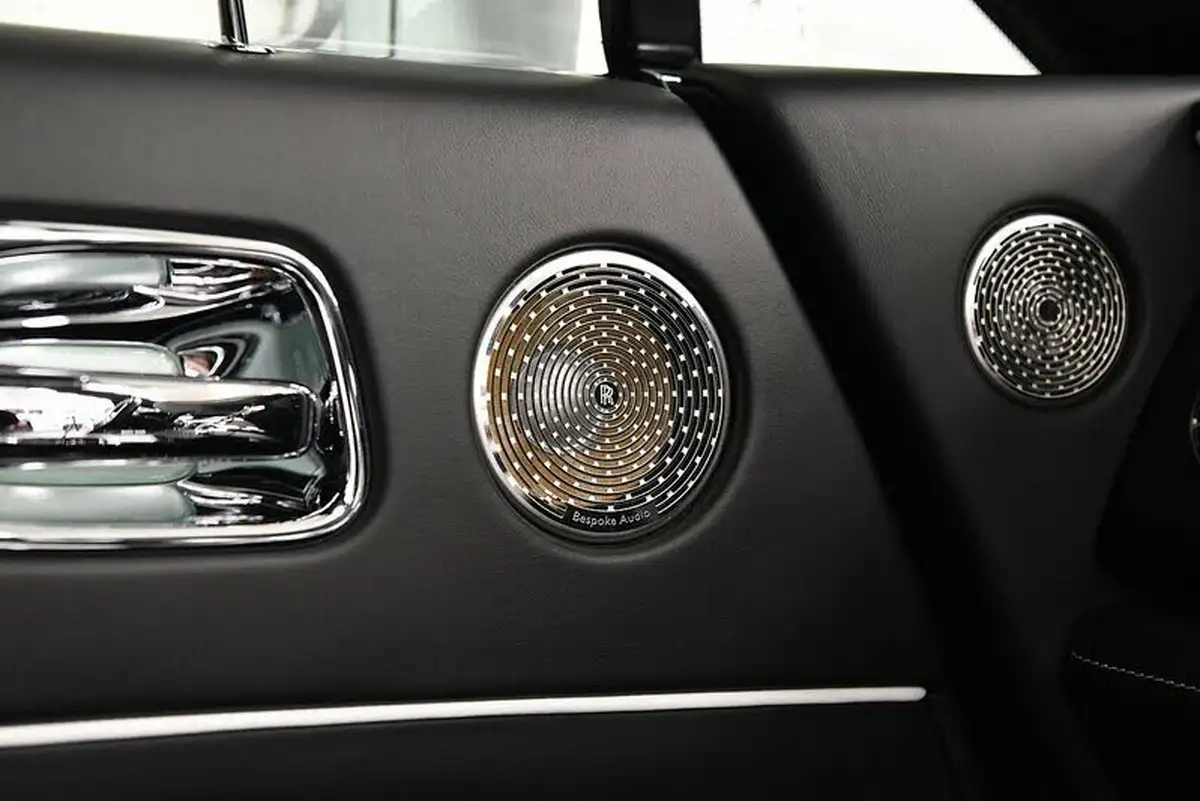 2017-rolls-royce-wraith-66-no-trim-big-16
