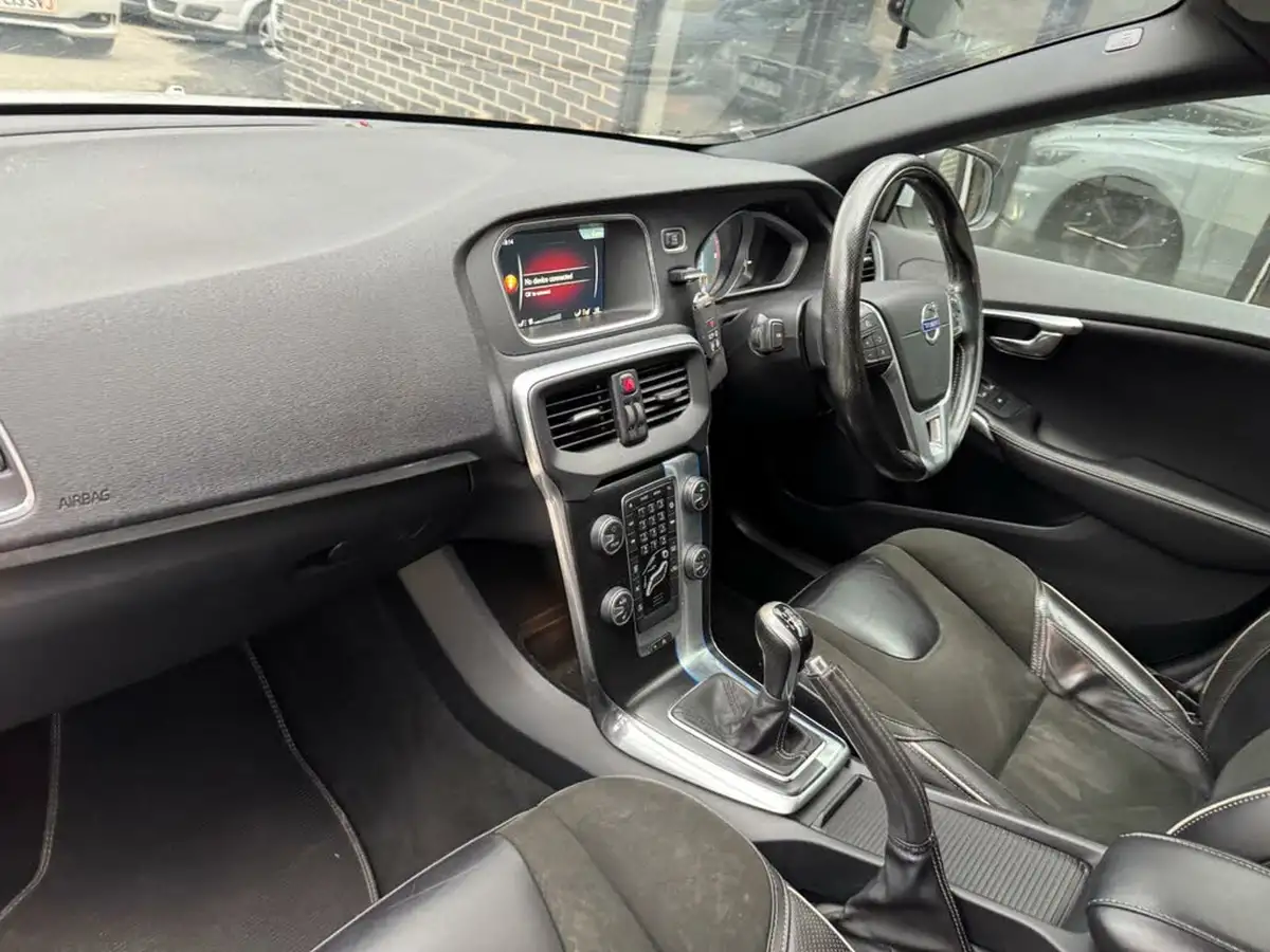 2016-volvo-v40-20td-d3-r-design-nav-big-22