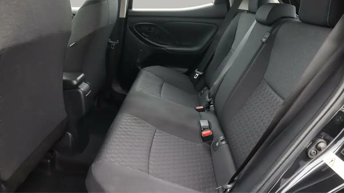 2023-toyota-yaris-15-vvt-i-icon-big-16