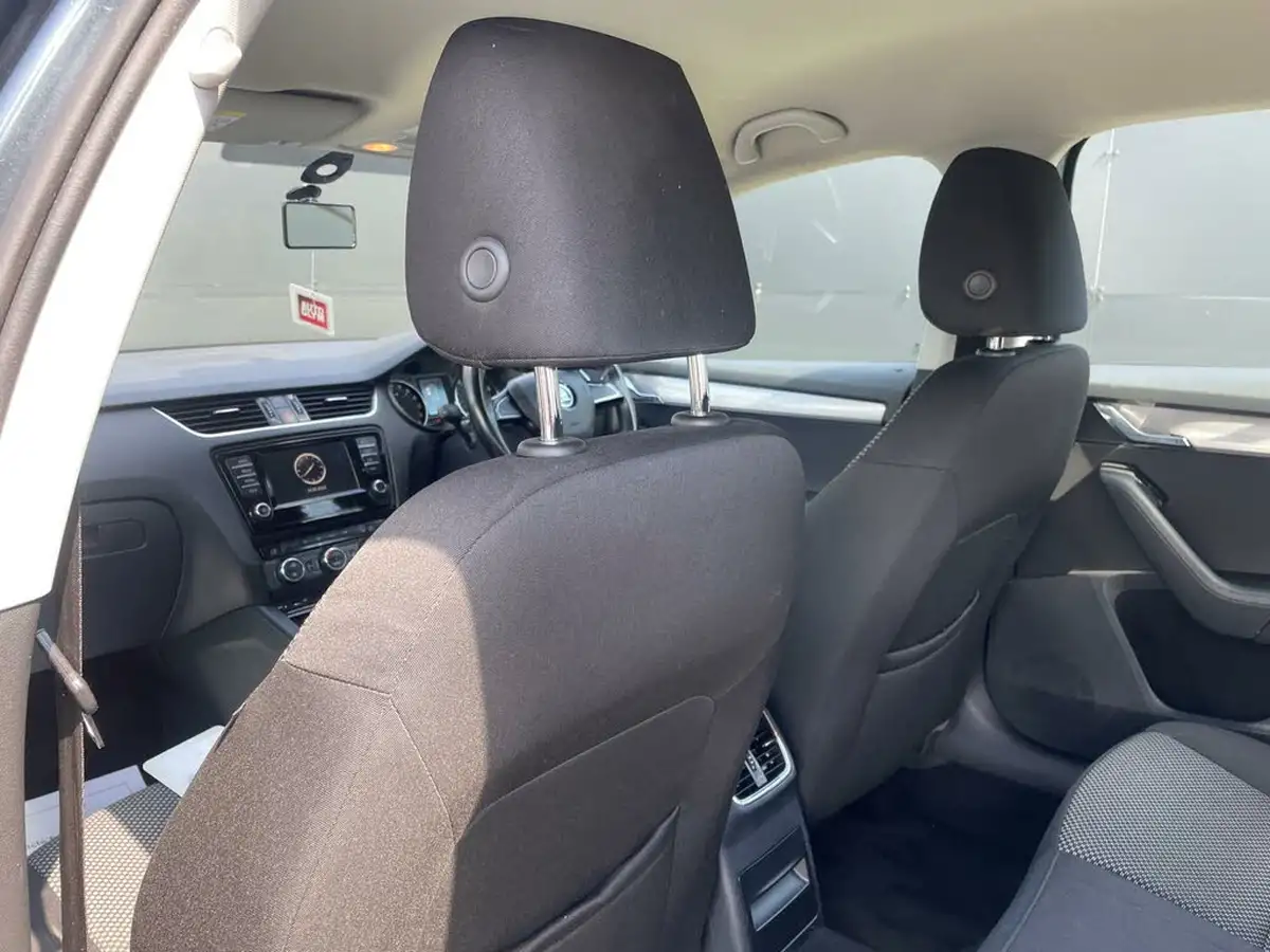 2016-skoda-octavia-20tdi-se-estate-big-28
