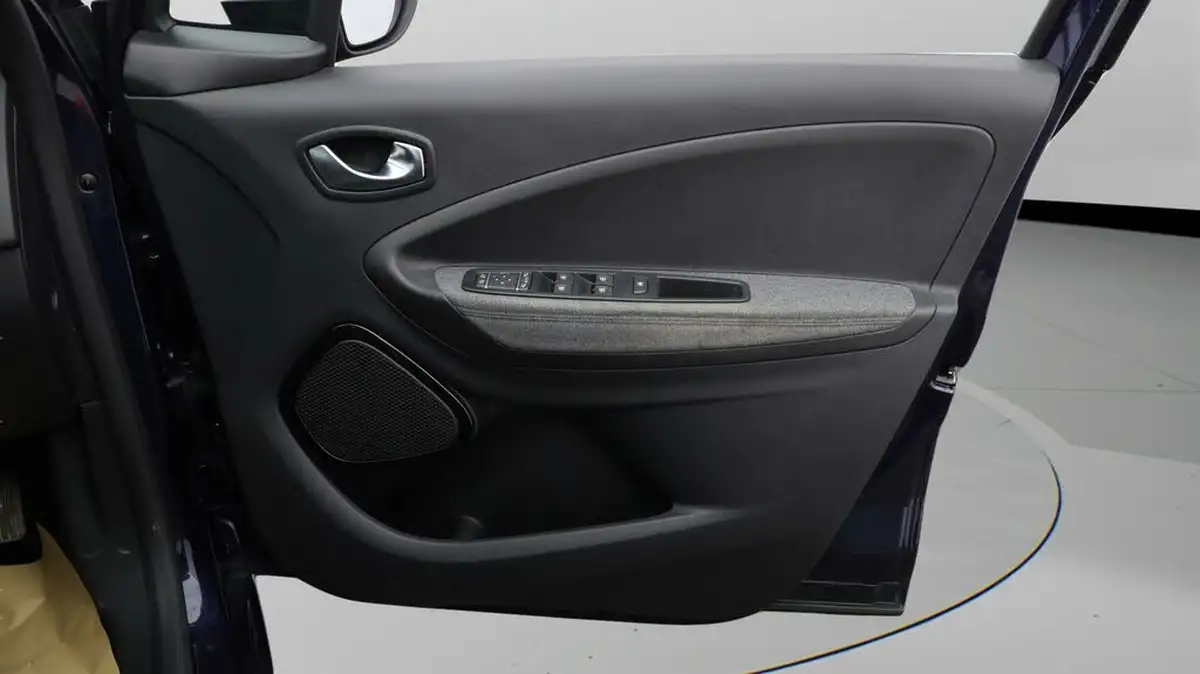 2021-renault-zoe-e-riviera-limited-edition-big-14