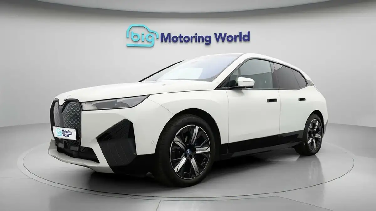 2022-bmw-ix-e-xdrive-40-m-sport-big-3