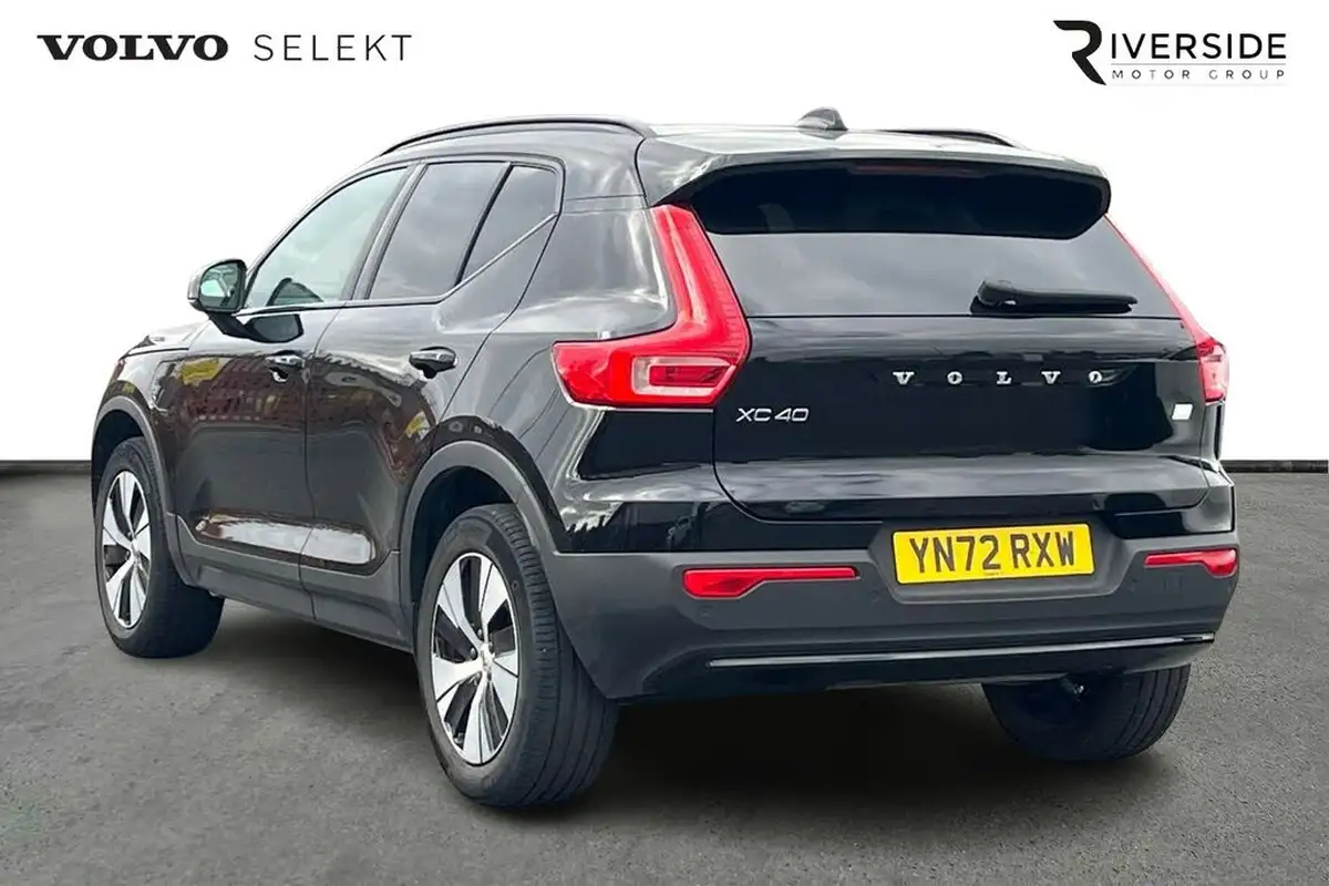 2022-volvo-xc40-15-t4-plus-big-2
