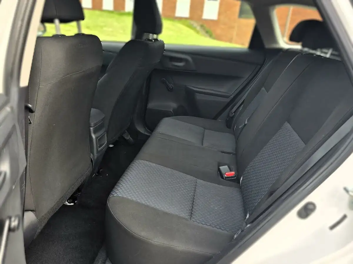 2014-toyota-auris-14td-active-touring-sports-big-18