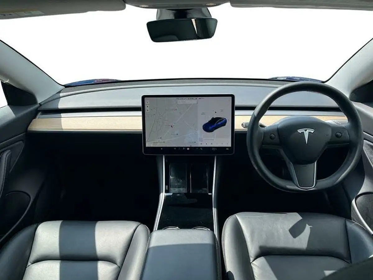 2020-tesla-model-3-e-long-range-big-9