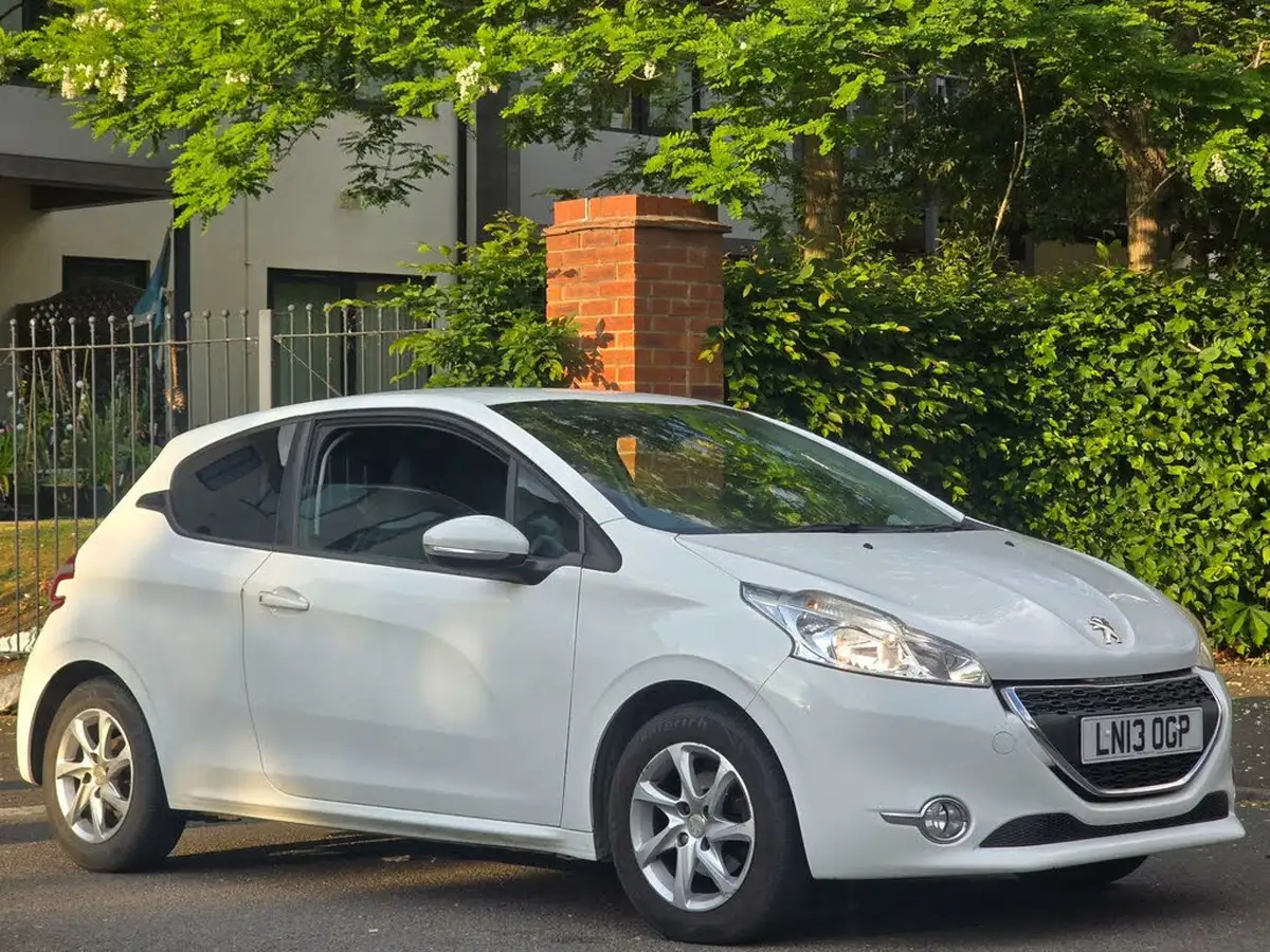 2013-peugeot-208-12-active-3d-big-33