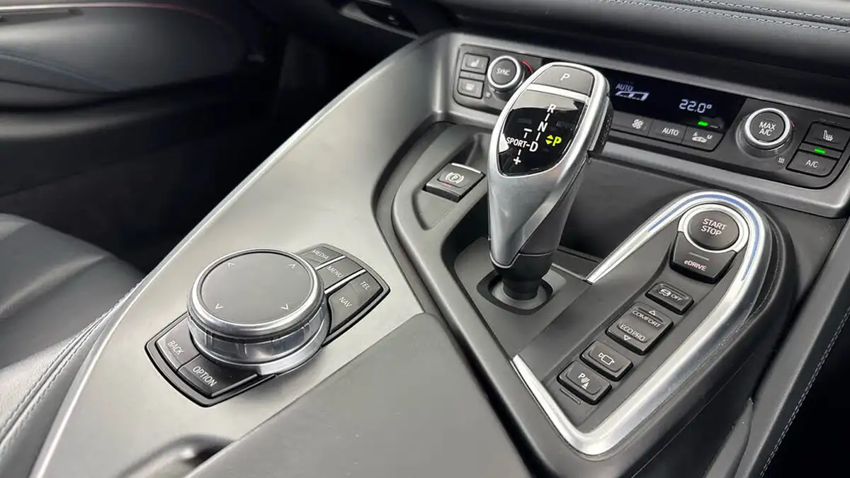 2017-bmw-i8-15-big-15