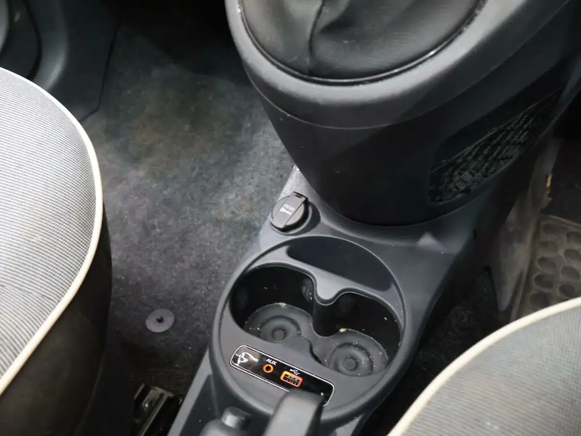 2017-fiat-500-12-lounge-big-23