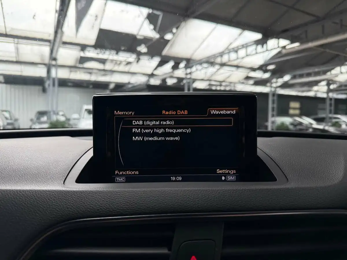 2017-audi-q3-20-tdi-quattro-s-line-edition-150ps-tronic-big-30