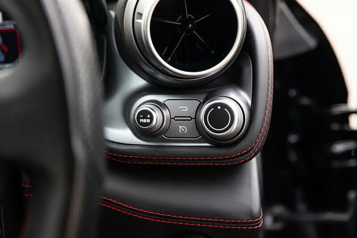 2018-ferrari-gtc4lusso-t-v8-603-bhp-big-16
