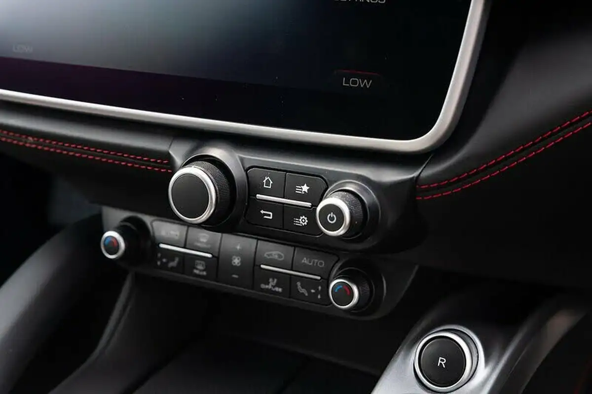 2018-ferrari-gtc4lusso-t-v8-603-bhp-big-12
