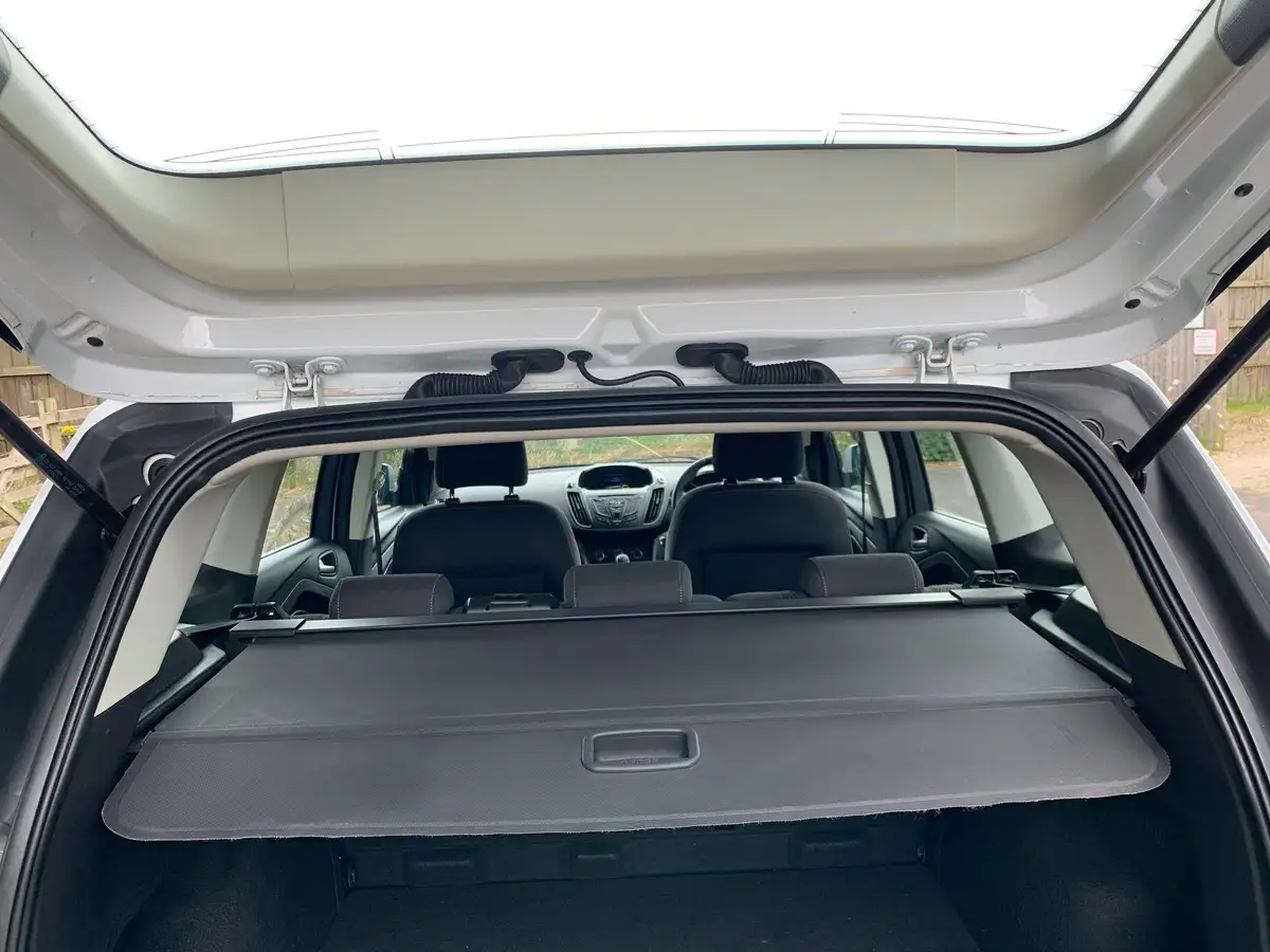 2013-ford-kuga-20tdci-zetec-big-37